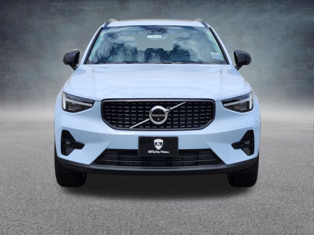 New 2026 Volvo XC40 B5 Ultra SUV