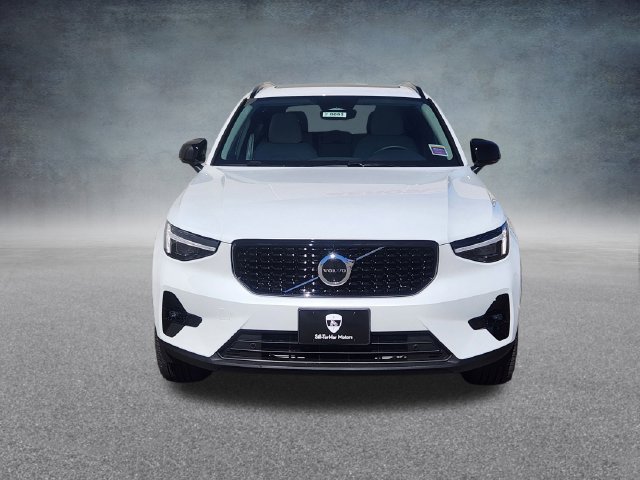 New 2026 Volvo XC40 B5 Plus SUV