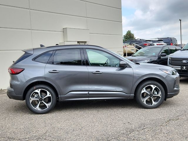 2025 Ford Escape Hybrid ST-Line Elite photo 2