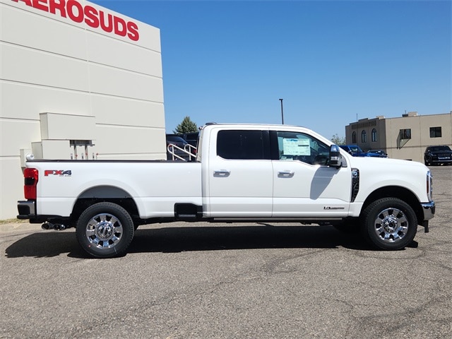 2025 Ford F-350 Lariat photo 2