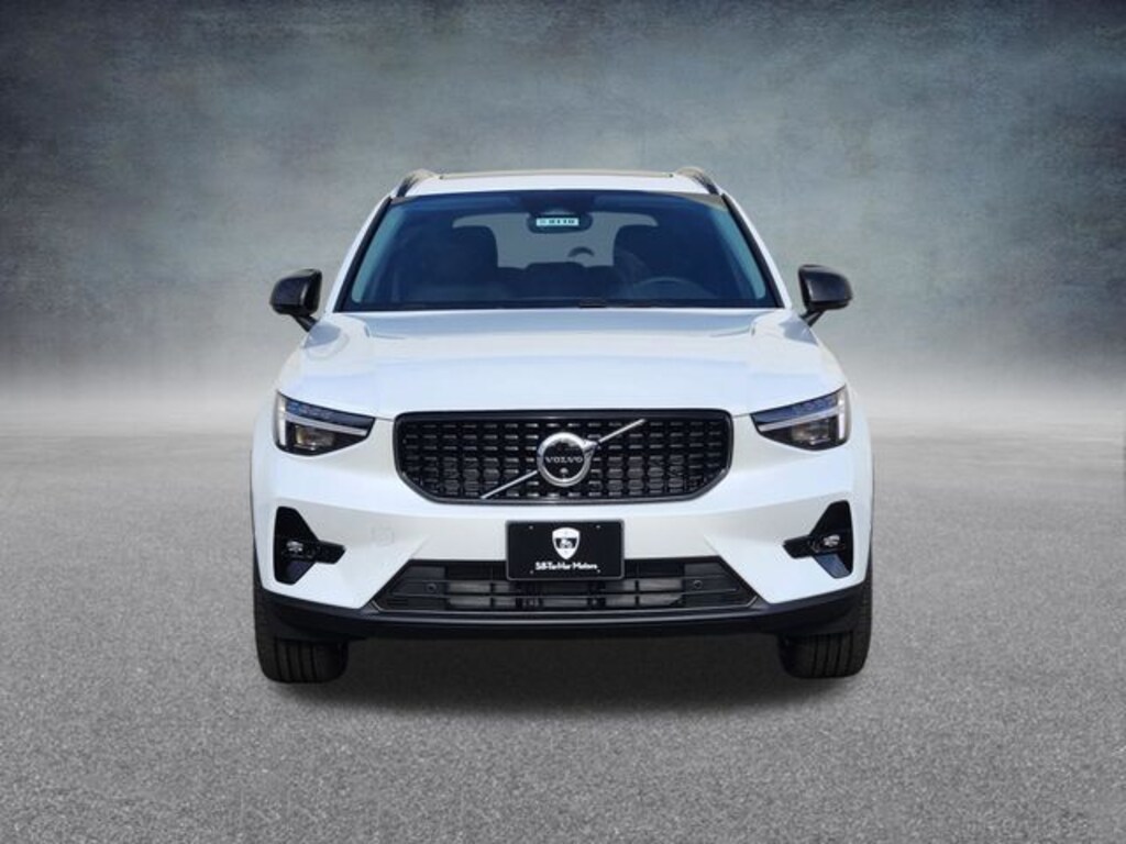 New 2026 Volvo XC40 B5 Plus SUV