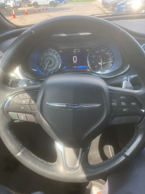 2015 Chrysler 200 S photo 4