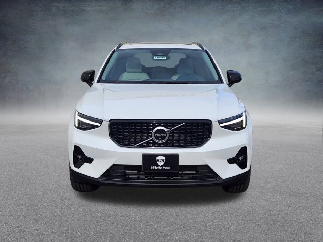 New 2026 Volvo XC40 B5 Plus SUV