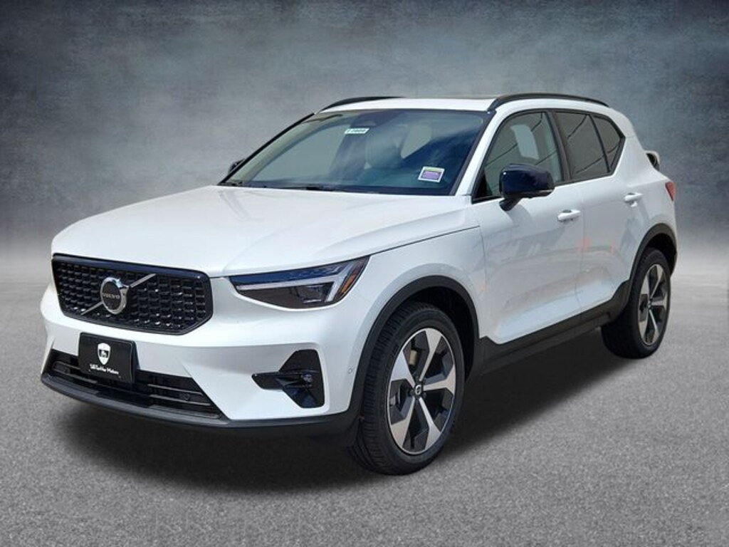 New 2026 Volvo XC40 B5 Plus SUV