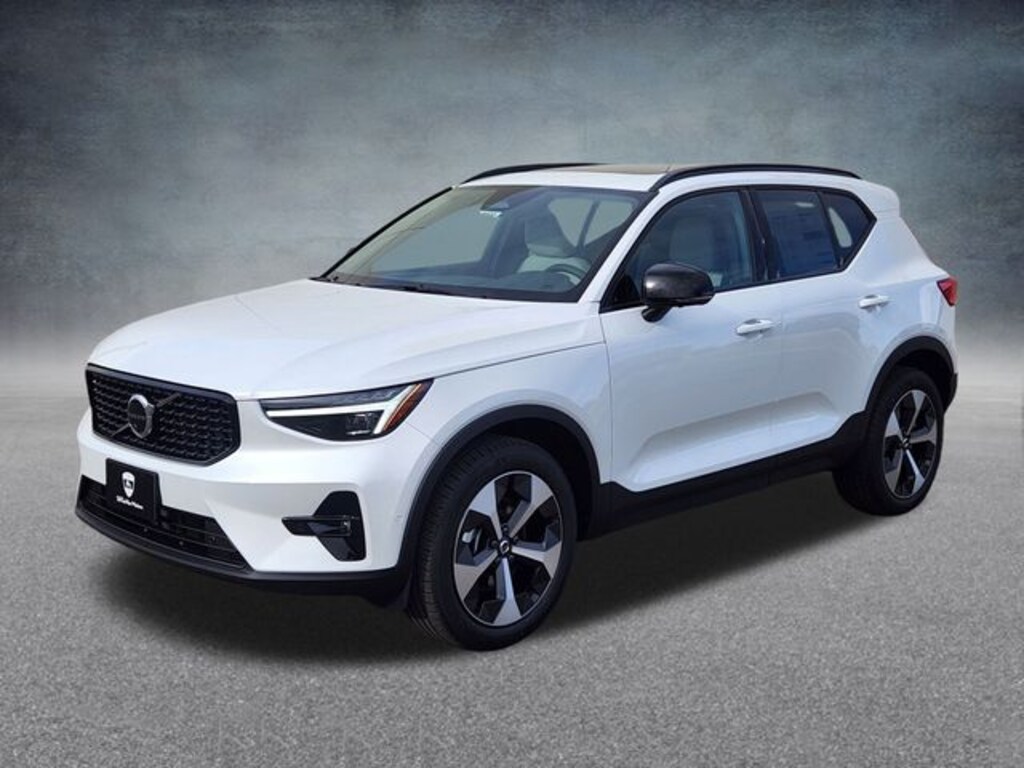 New 2026 Volvo XC40 B5 Plus SUV