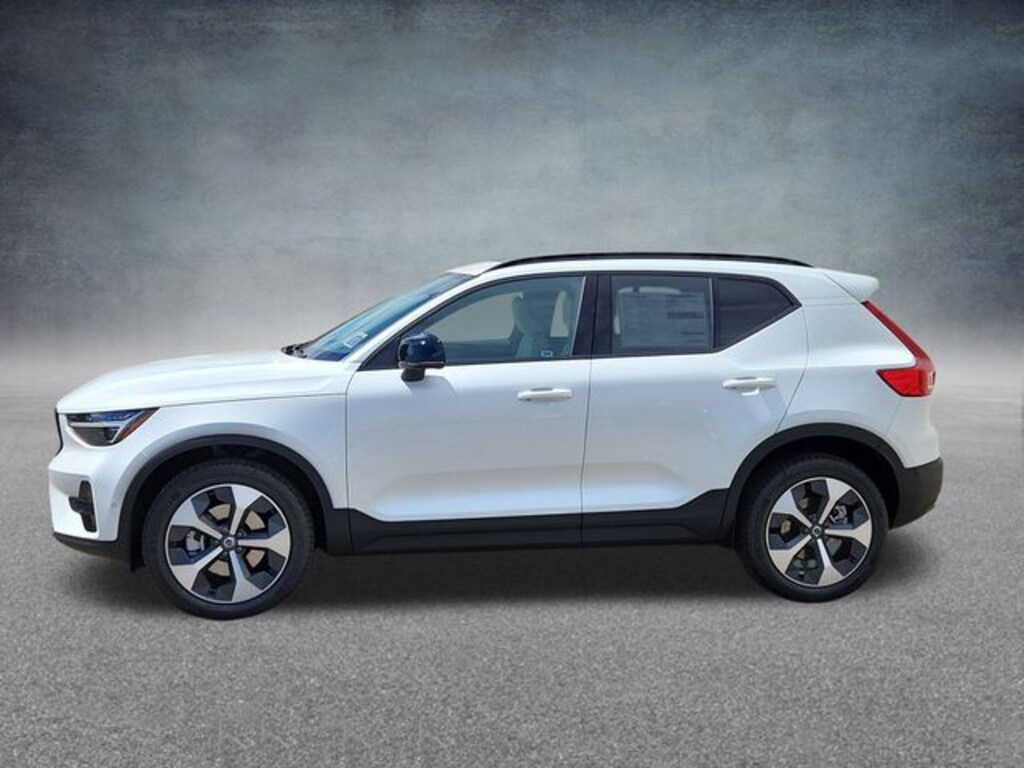 New 2026 Volvo XC40 B5 Plus SUV