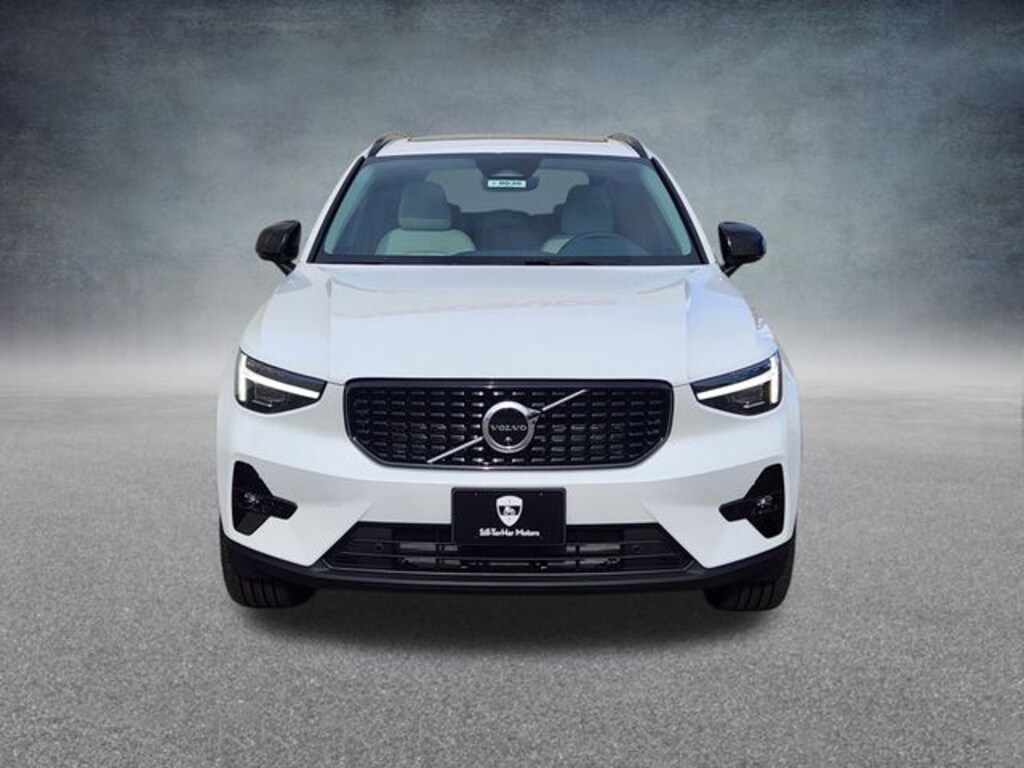 New 2026 Volvo XC40 B5 Plus SUV
