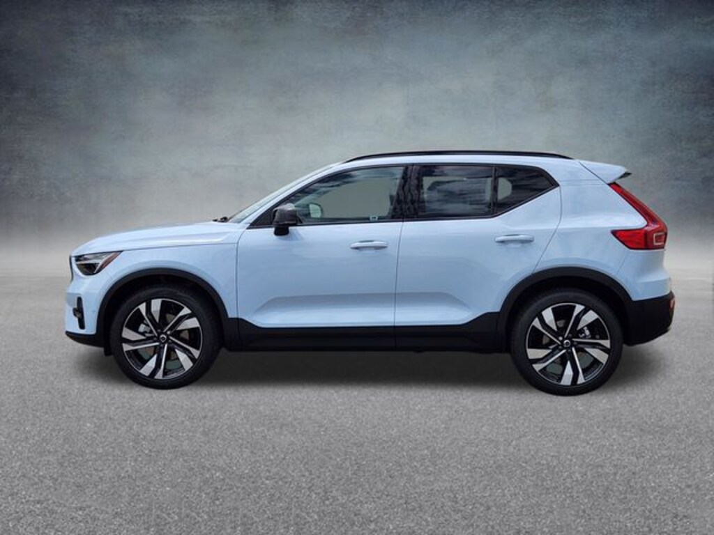New 2026 Volvo XC40 B5 Ultra SUV