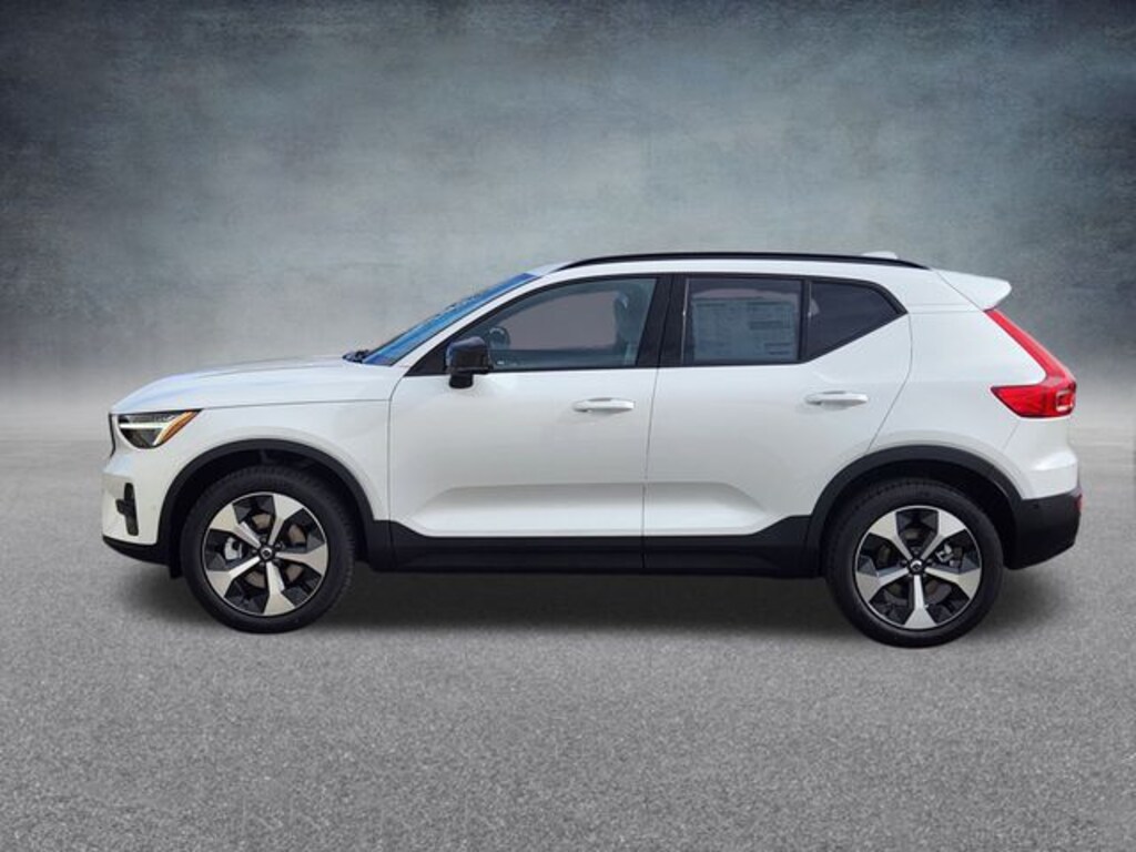 New 2026 Volvo XC40 B5 Plus SUV
