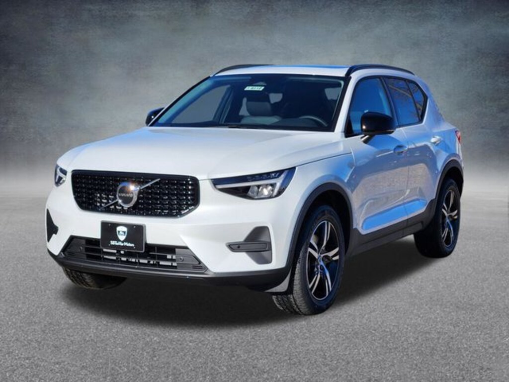 New 2026 Volvo XC40 B5 Core SUV