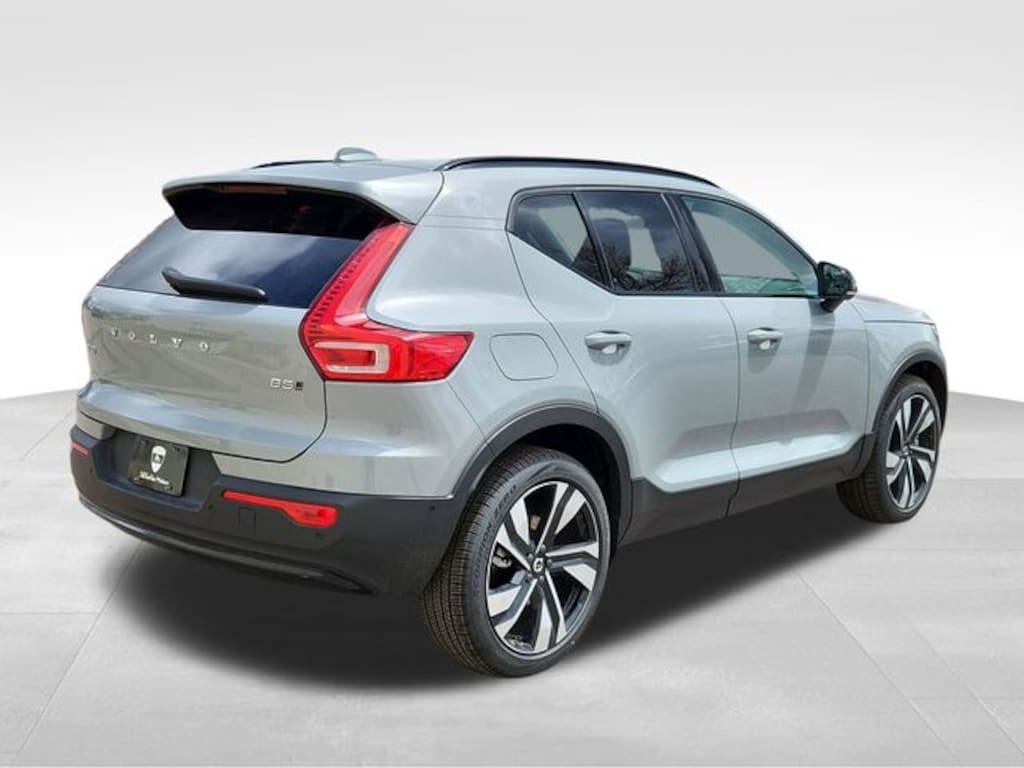 Used 2025 Volvo XC40 B5 Ultra Dark Theme SUV