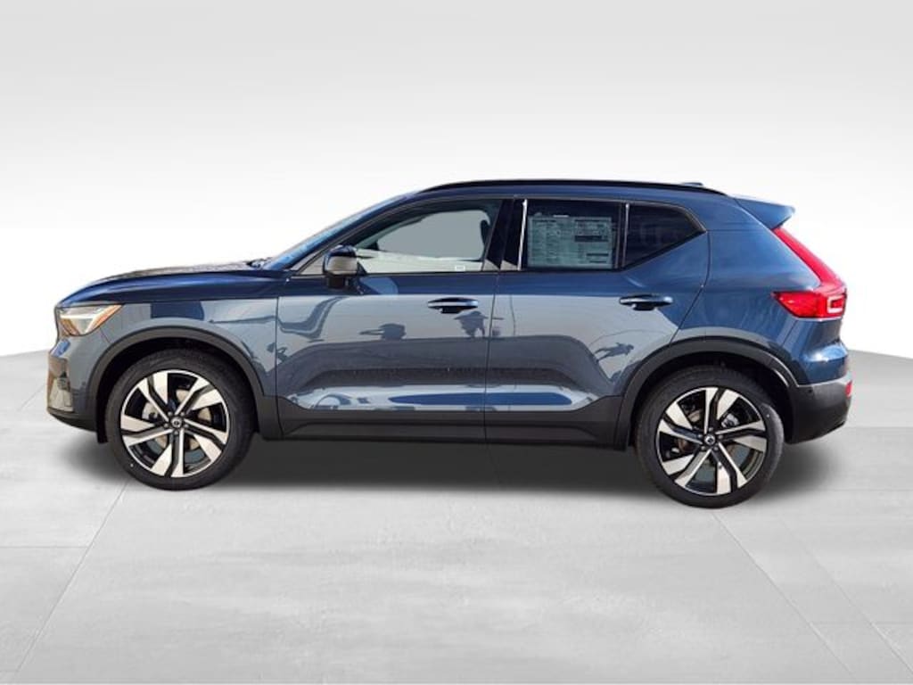 Certified 2026 Volvo XC40 B5 Ultra SUV