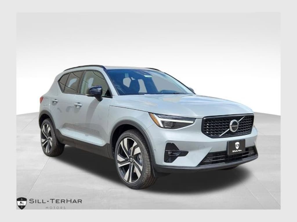 Used 2025 Volvo XC40 B5 Ultra Dark Theme SUV