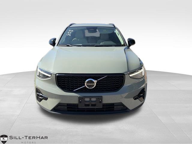 2025 Volvo XC40
