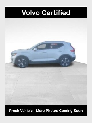 2025 Volvo XC40 B5 Core SUV