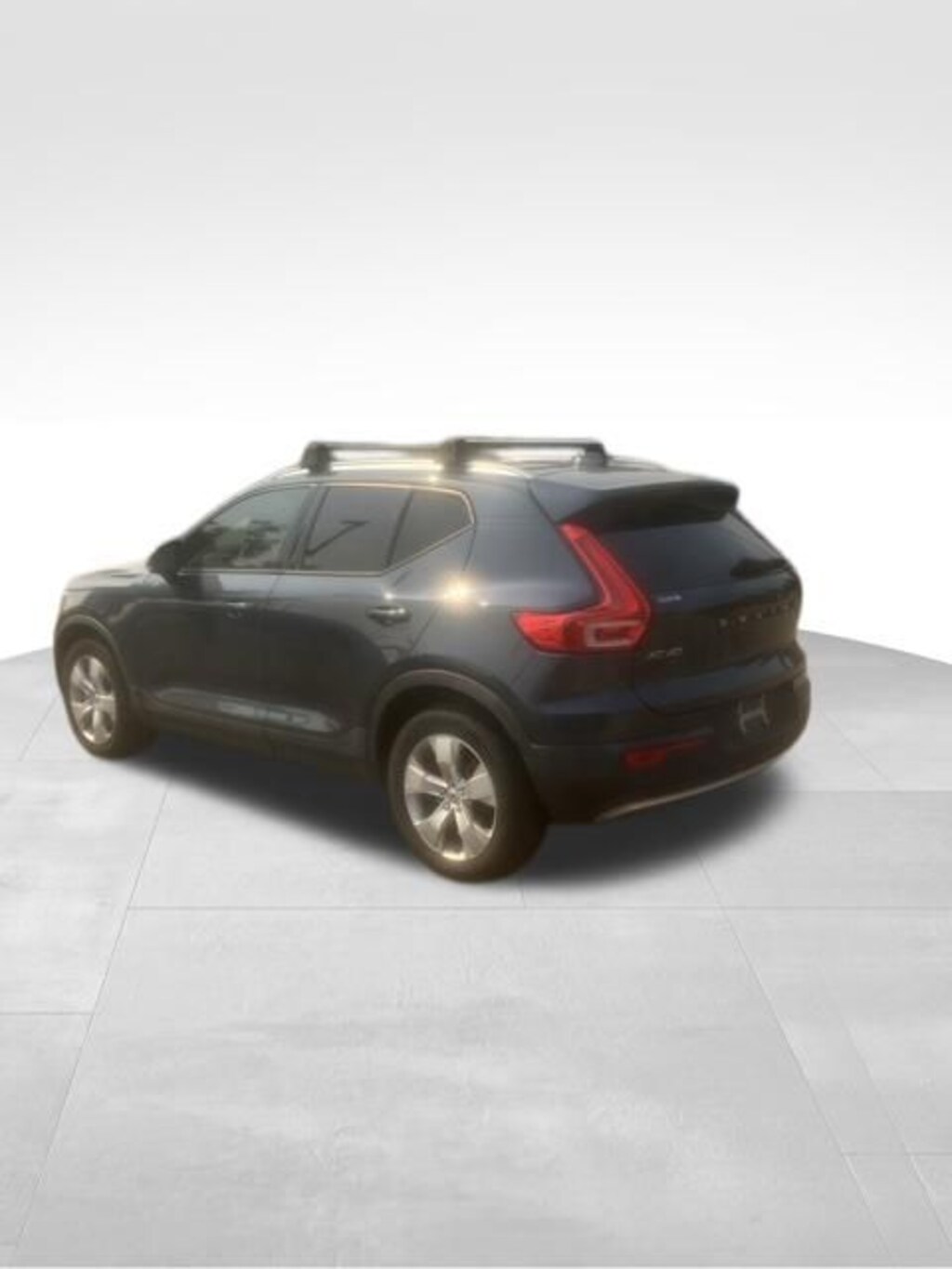 Used 2021 Volvo XC40 Momentum SUV