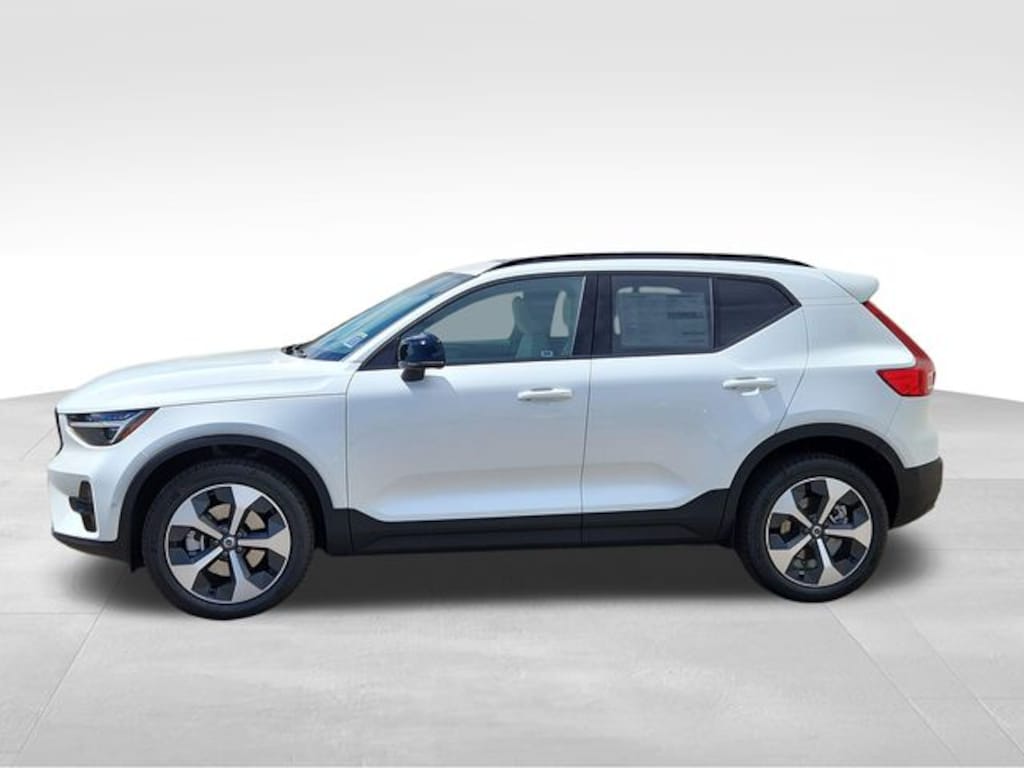 Certified 2026 Volvo XC40 B5 Plus SUV