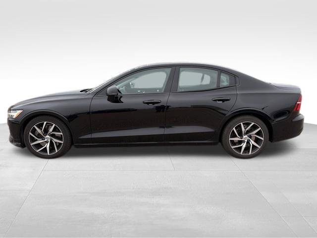 Used 2019 Volvo S60 T6 Momentum Sedan