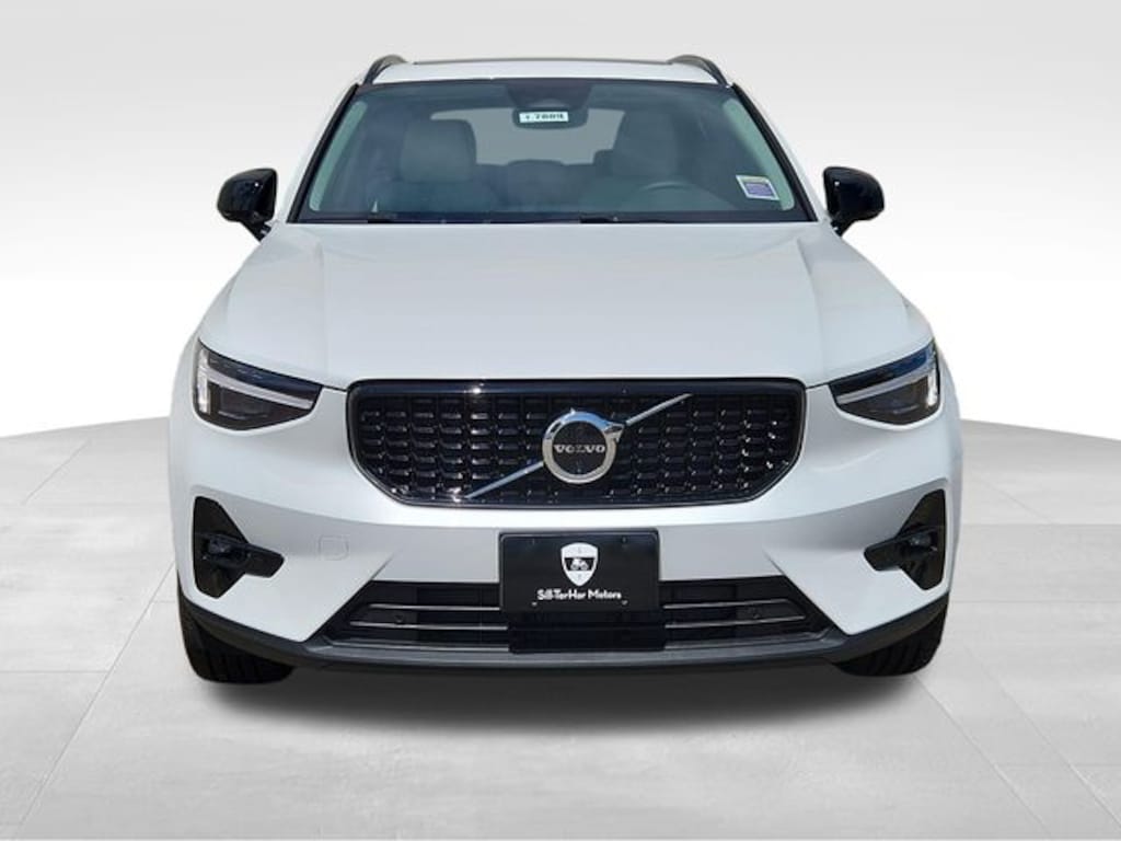 Certified 2026 Volvo XC40 B5 Plus SUV