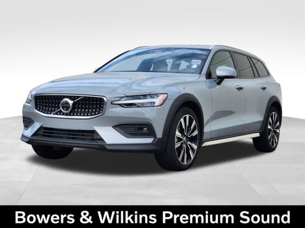 Certified 2025 Volvo V60 Cross Country B5 Ultra Wagon