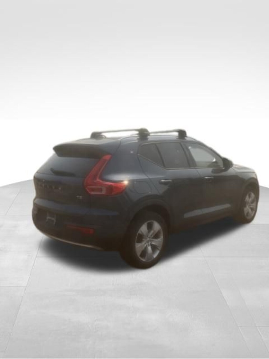 Used 2021 Volvo XC40 Momentum SUV