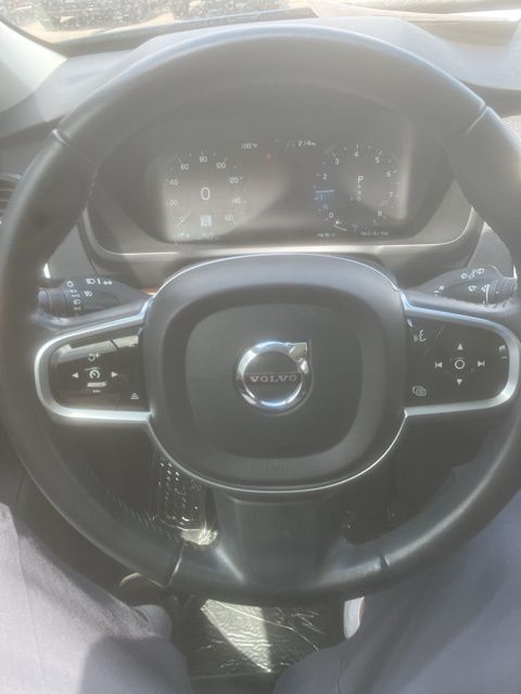 2021 Volvo XC90 T5 Momentum AWD photo 4
