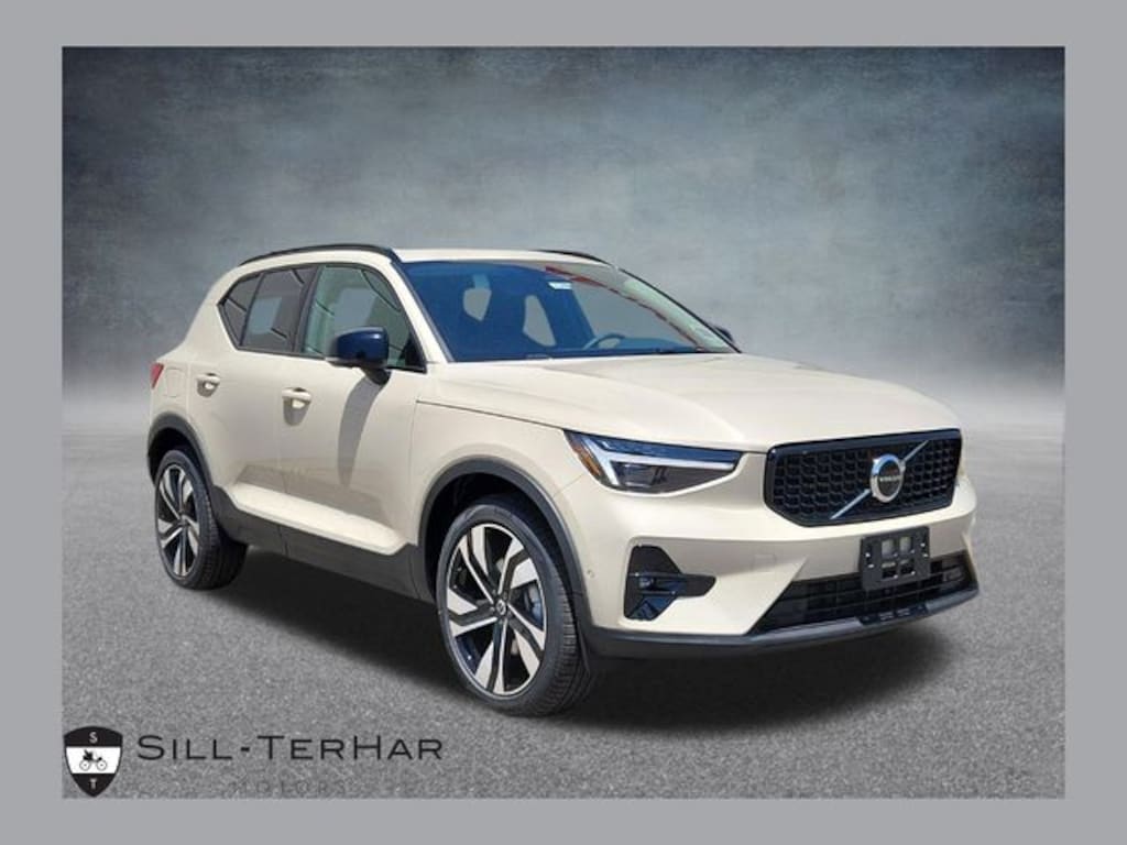 New 2025 Volvo XC40 B5 Ultra Dark Theme SUV