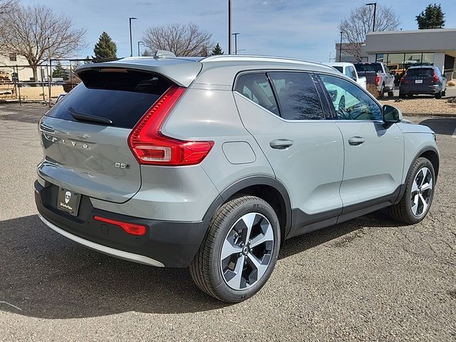 2025 Volvo XC40 Core photo 3