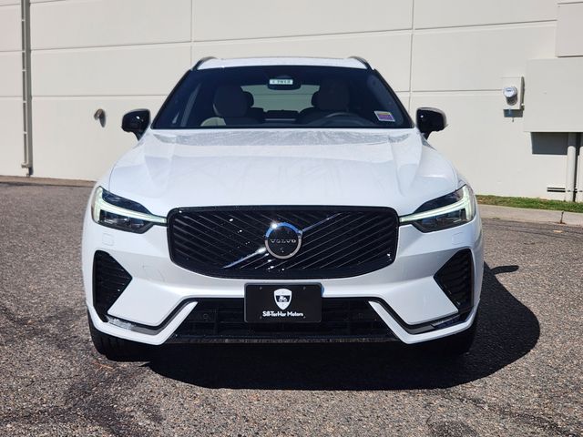 2026 Volvo XC60 B5 Plus photo 2
