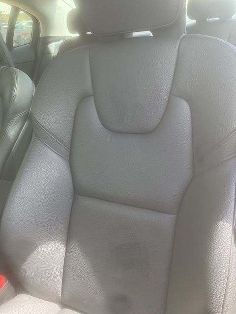 2024 Volvo S60 B5 Plus photo 2