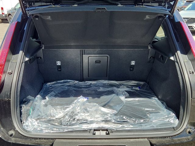 2025 Volvo XC40 Core - Photo 17