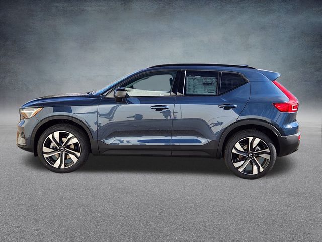 2026 Volvo XC40 photo 3