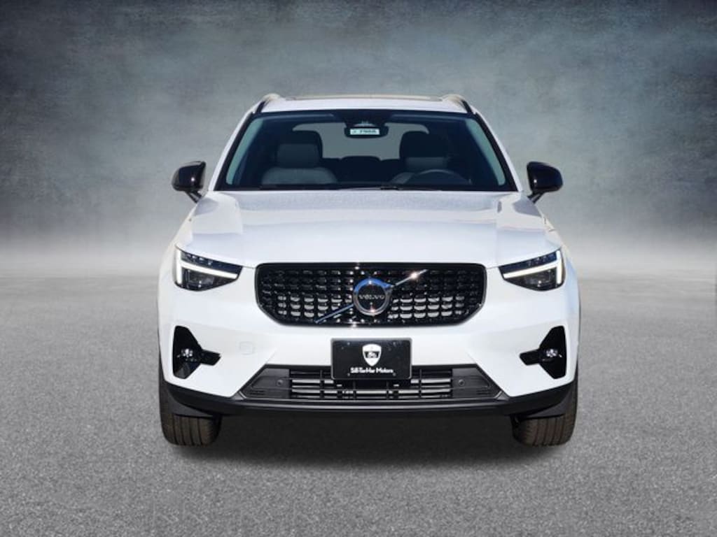 New 2026 Volvo XC40 B5 Ultra SUV