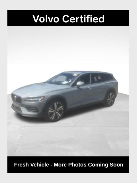 2025 Volvo V60 Cross Country B5 Plus AWD's photo