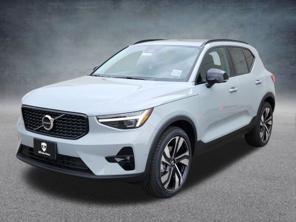 Used 2025 Volvo XC40 B5 Plus Dark Theme SUV
