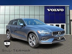 2026 Volvo V60 Cross Country B5 Plus Wagon