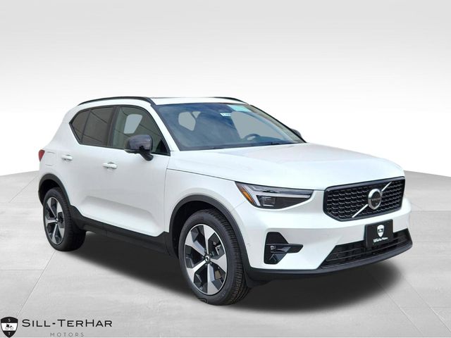 2026 Volvo XC40 SUV 