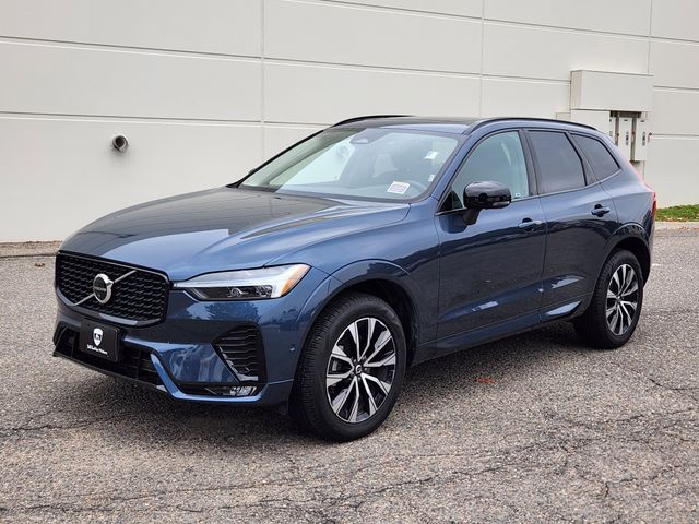 2025 Volvo XC60 B5 Plus photo 3