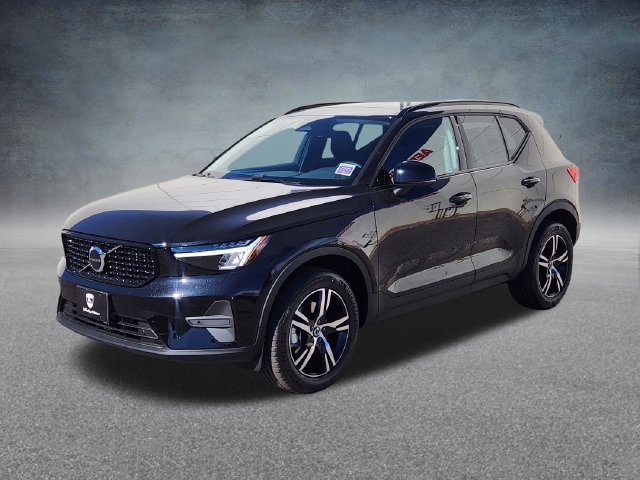 Used 2026 Volvo XC40 B5 Core SUV
