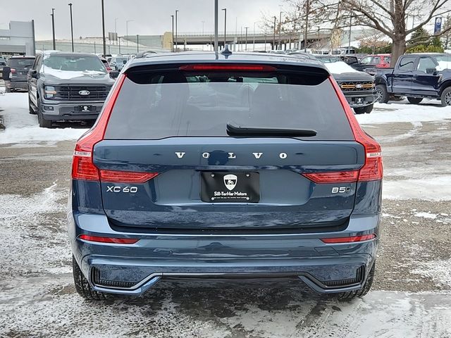 2025 Volvo XC60 B5 Plus photo 4