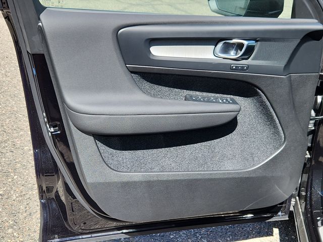 2025 Volvo XC40 Core - Photo 9