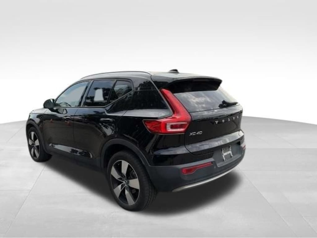 Used 2020 Volvo XC40 T5 Momentum SUV