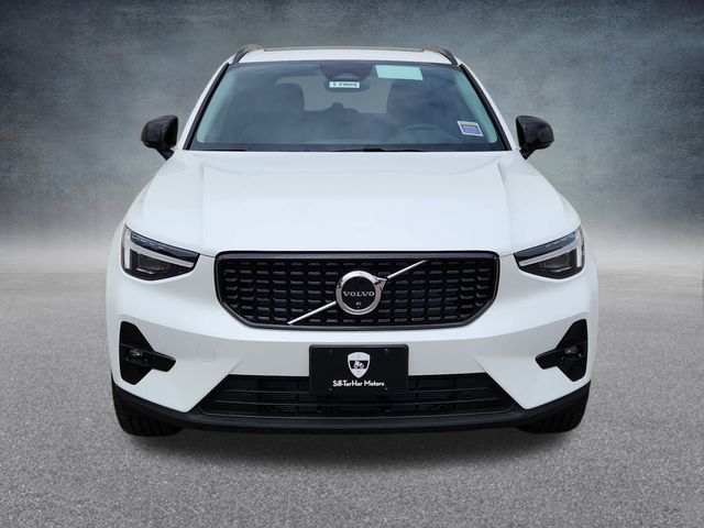 2026 Volvo XC40 Plus photo 2