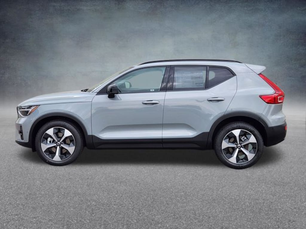 New 2026 Volvo XC40 B5 Plus SUV