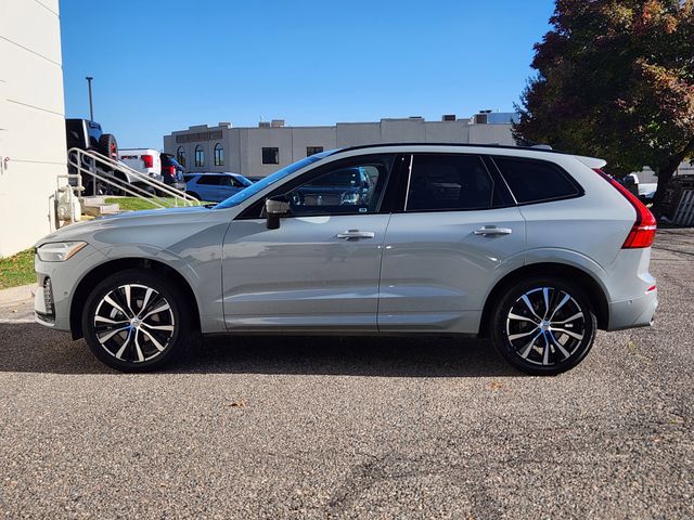 2025 Volvo XC60 B5 Plus photo 4