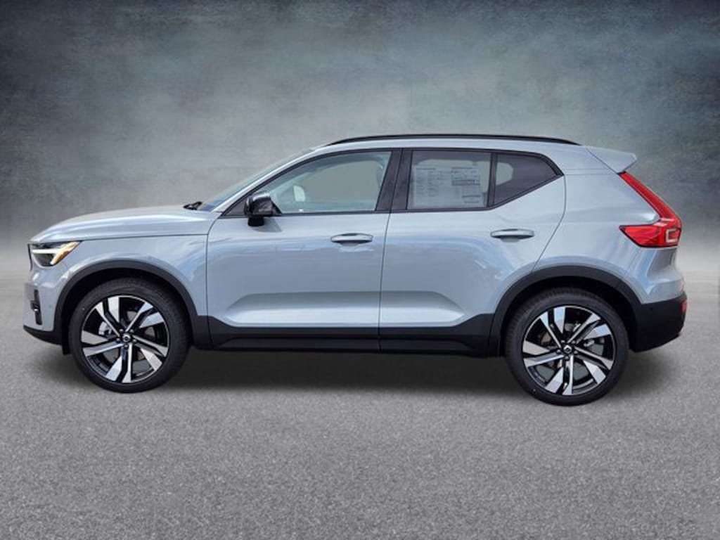 New 2026 Volvo XC40 B5 Ultra SUV