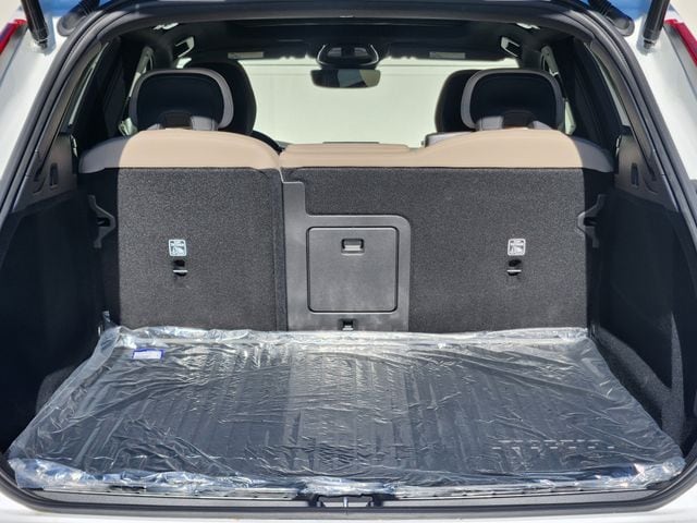 2026 Volvo XC60 Plus - Photo 17