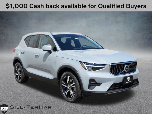 2025 Volvo XC40 Core