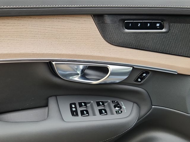 2025 Volvo XC90 Plus - Photo 6