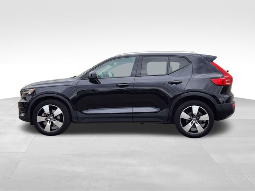 Used 2020 Volvo XC40 T5 Momentum SUV